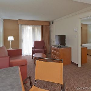 Deluxe Queen Suite Mobility Access or Non-Smoking